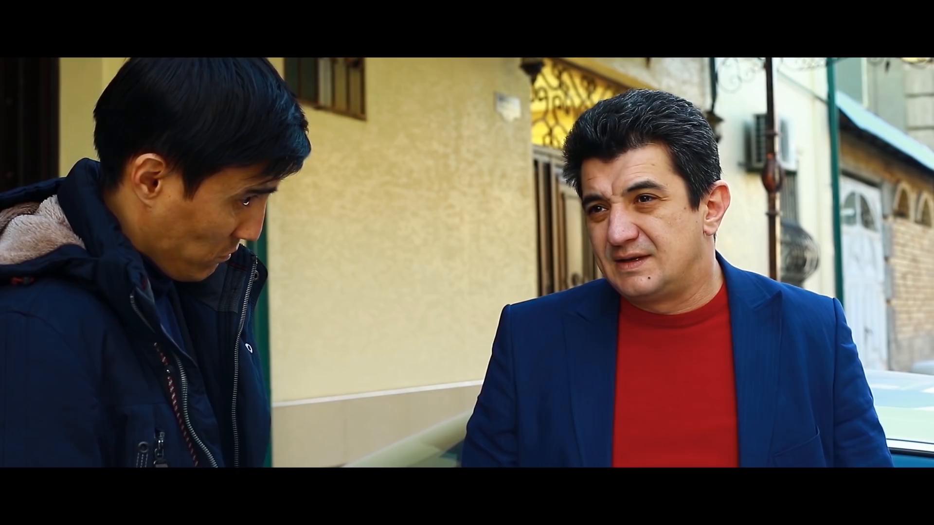 Mini liboslardagi qoramagizlar: seksual fotosuratlar