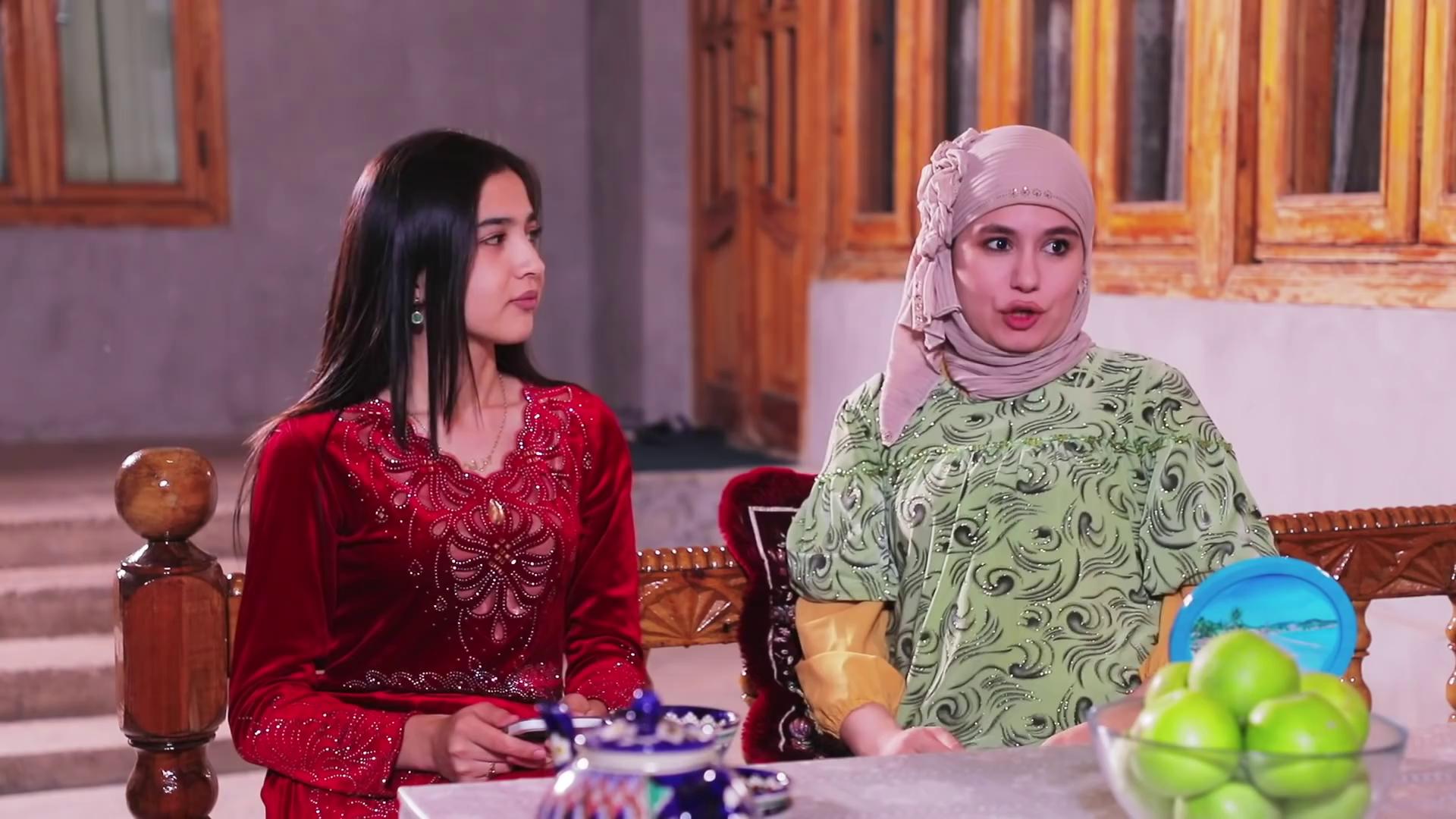 Boncuklar va simlardan tayyorlangan DIY bosh tasmasi Rossiyalik Yuliya Tixomirova internetda erini aldayapti.