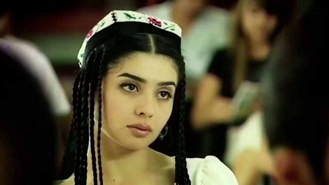 Yuqori sifatli guruh HD formatda yumshoq onanizm tomoshasi